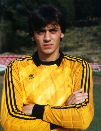 Румен Апостолов