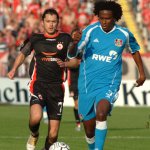 Христо Янев в борба за топката с Роке Жуниор — Източник: cska.bg