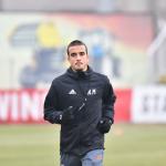 ЦСКА - Верея 1:0. Никон Ел Маестро загрява преди да изведе ЦСКА, като най-младият треньор в историята на Армейците — Никола Кирилов © всички права запазени