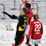 ЦСКА - Ботев 2:1. Малинов се бори за топката пред погледа на Соу — Никола Кирилов © всички права запазени