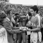 ЦСКА - Левски-Спартак 2:1. Капитанът на ЦСКА е награден с купата на България. —