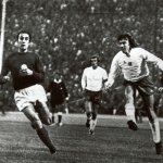 ЦСКА - Аякс 2:0. На преден план Божил Колев и Ян Мюлдер —