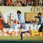 ЦСКА - Барселона 1:2. Христо Стоичков надбягва защитата на каталунците —