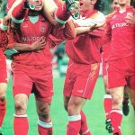 ЦСКА - Левски 3:3. Краси Чомаков носи Бончо Генчев на гърба си след втория гол на нападателя в мрежата на сините —