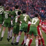 ЦСКА - Литекс 3:0. Христо Стоичков изпълнява пряксвободен удар. — 