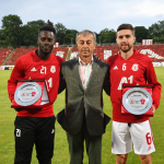 ЦСКА - Берое 5:0. Футболистите на ЦСКА Рубен Пинто и Едвин Джеси получават плакети послучай последният си мач за червените — Никола Кирилов © всички права запазени