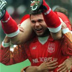 ЦСКА - Левски 3:3. Краси Чомаков носи Бончо Генчев на гърба си след втория гол на нападателя в мрежата на сините —