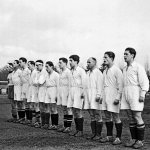 От ляво надясно: Атанас Талев, ??, ??, Асен Петров „Лебеда“, Иван Димчев, Стефан Стефанов, Любомир Ангелов „Старото“, Бенжамин Аструг, Георги Пачеджиев „Чугуна“,  ??, Атанас Ячев — Източник: Фотоархив на Тодор Славчев — www.todorslavchev.bg